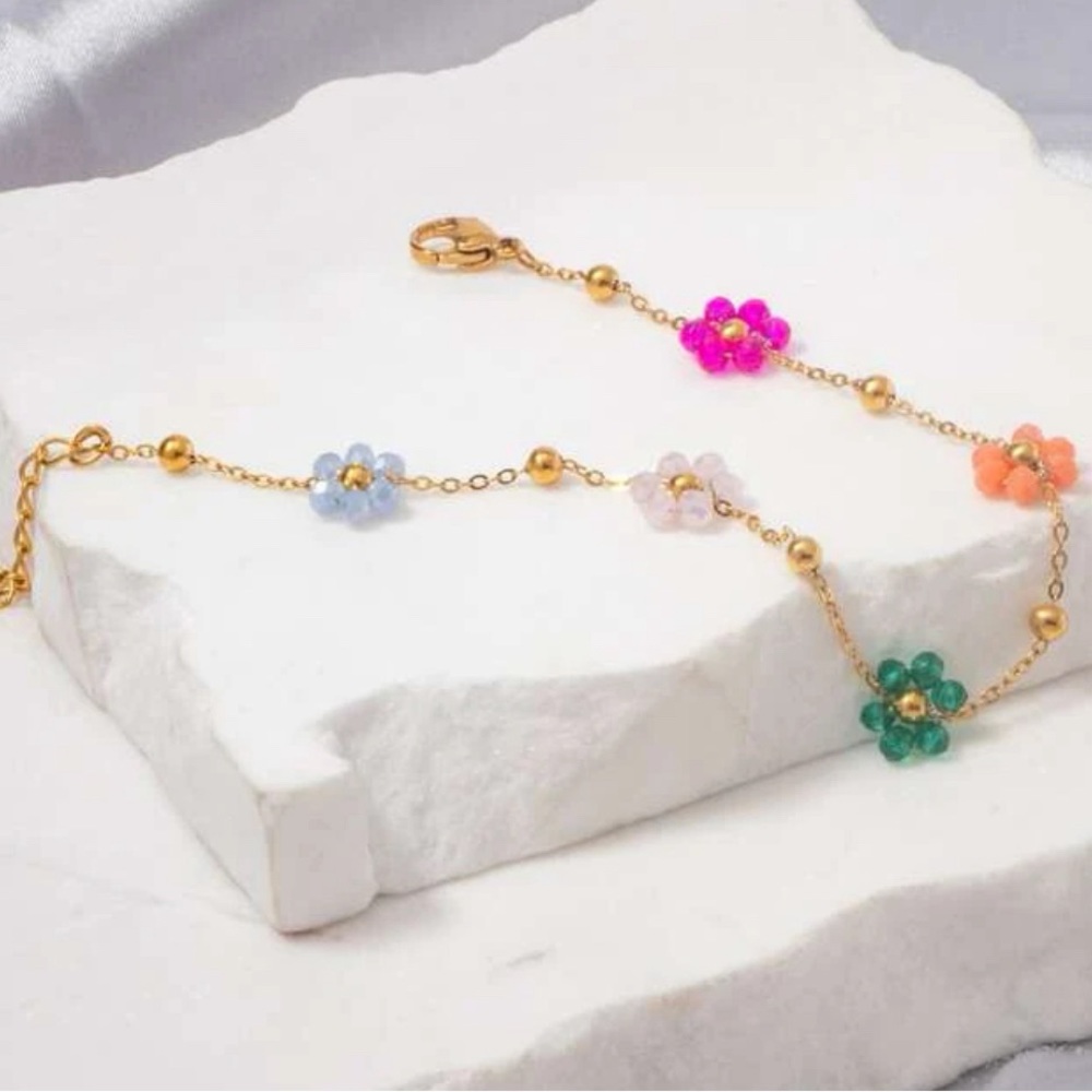 Stainless Steel Flower Decor Bracelet, Yellow Gold